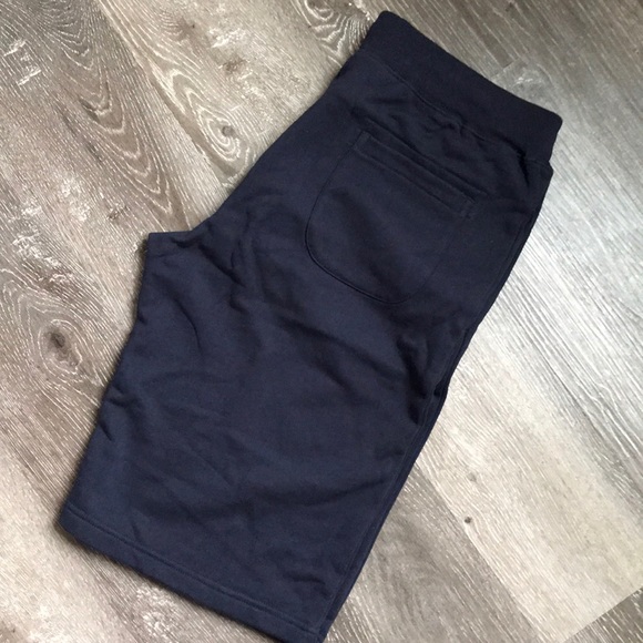 Etiquette - Picture 11 of 14